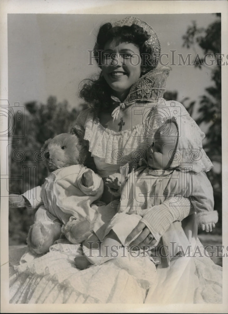 1937 Press Photo Kaye Harrold Queen of Mission fiesta San Fernando Calif - Historic Images