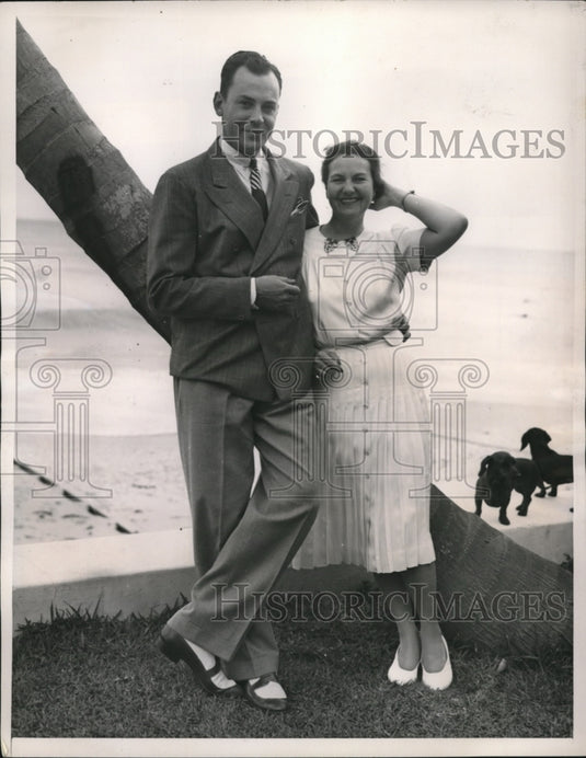 1940 Press Photo Kim Moran & her husband William Ross Howard at Palm Beach, Ca - Historic Images