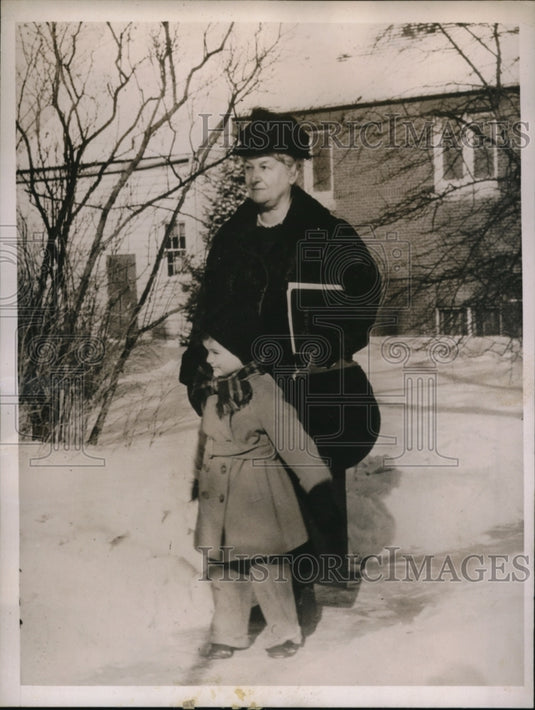 1936 Press Photo Mrs Benjamin Ells with her grandson John MacDonald Ewing - Historic Images