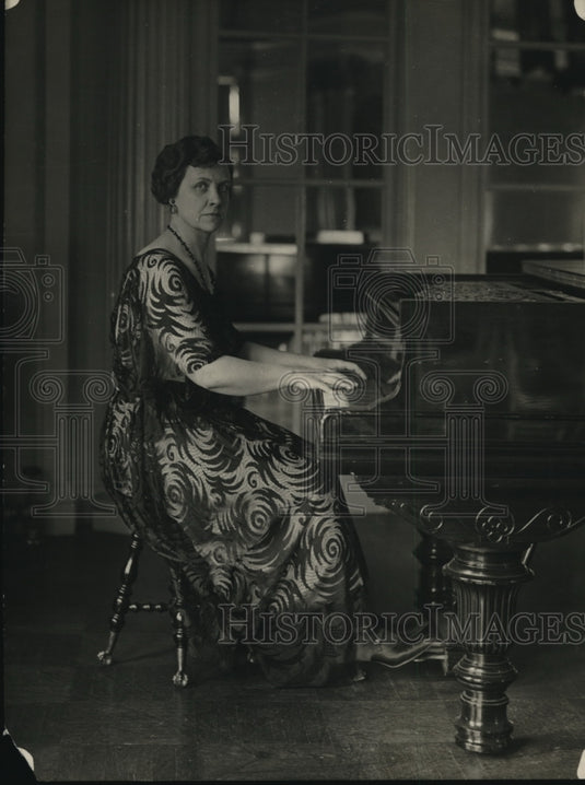 1922 Press Photo Mrs Carl R Chindblow accomplished pianist - Historic Images