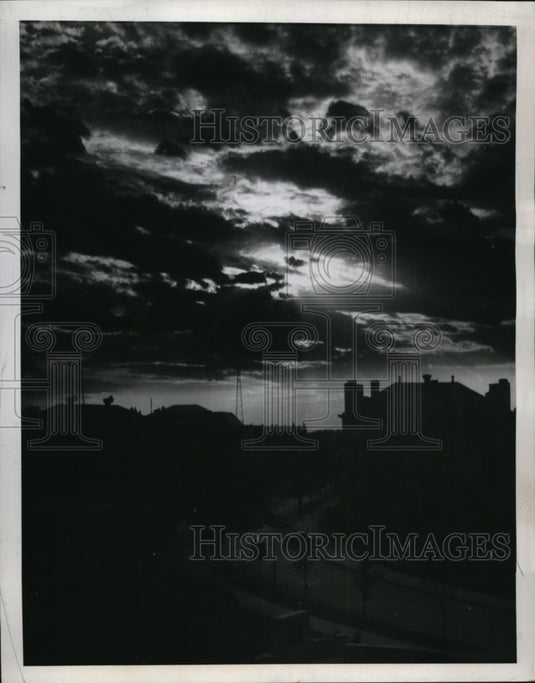 1939 Press Photo Lawrence Kansas  just as sun sets over Kans Univ - Historic Images