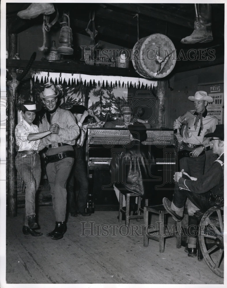 1961 Press Photo Texas City characters at Brussels belgium - Historic Images