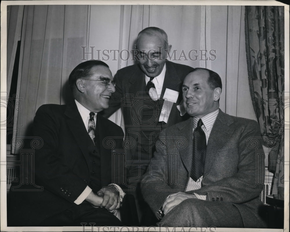 1945 Press Photo Ira Mosner, Norman E. Elsas, Robert R. Waso, Manufacturers - Historic Images