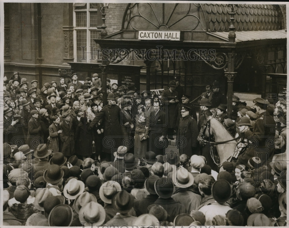 1934 Press Photo Prince Sigvard weds German Girl at London Register Office. - Historic Images