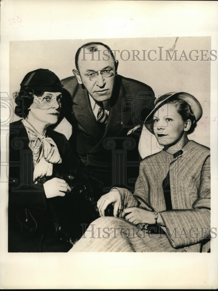 1935 Press Photo Colette and Suzanne Francois and Bernard Sandler in Lawsuit - Historic Images