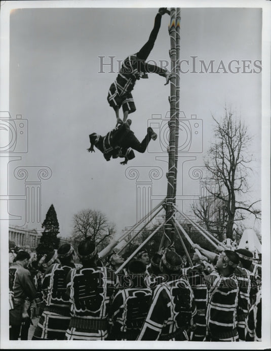 1976 Press Photo Japanese Volunteer Firefighters in hook and ladder drill - Historic Images