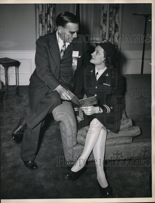 1945 Press Photo Ira Mosher and tennis star Lt. Helen Jacobs - Historic Images