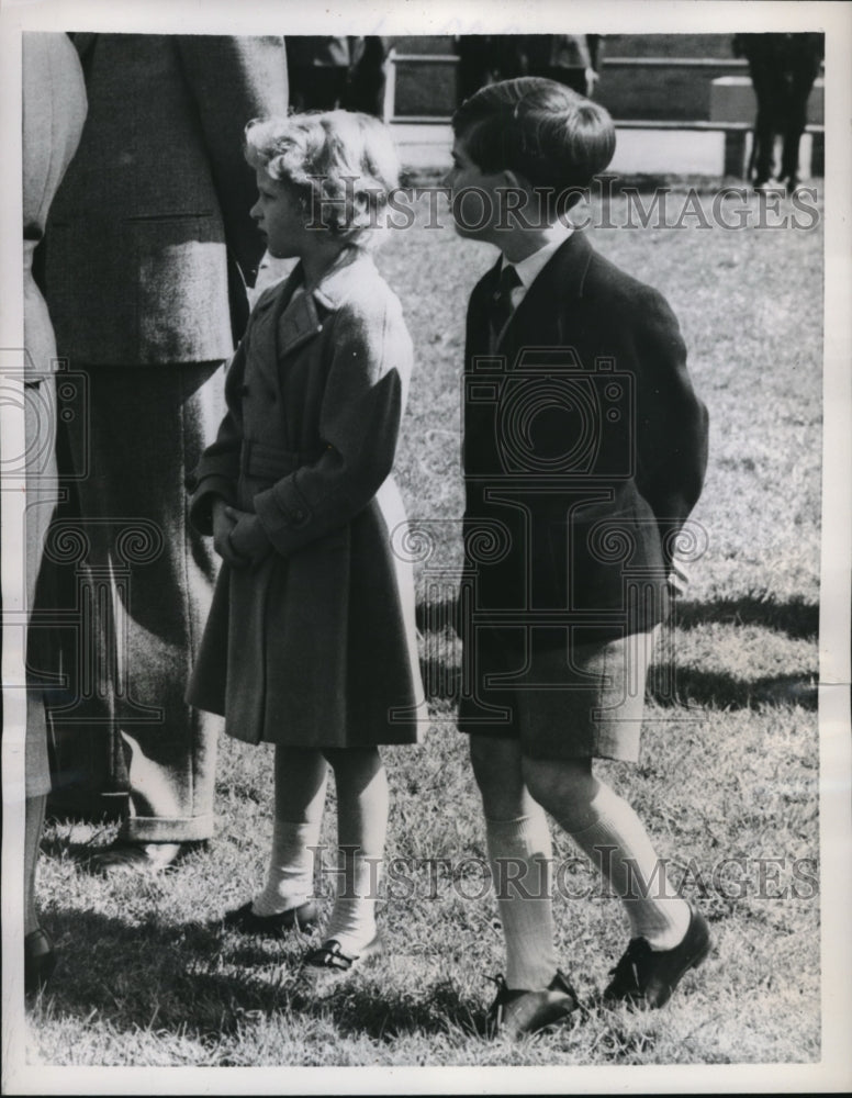 1957 Press Photo Princess Anne &amp; Prince Charles inspect visiting Mounties - Historic Images