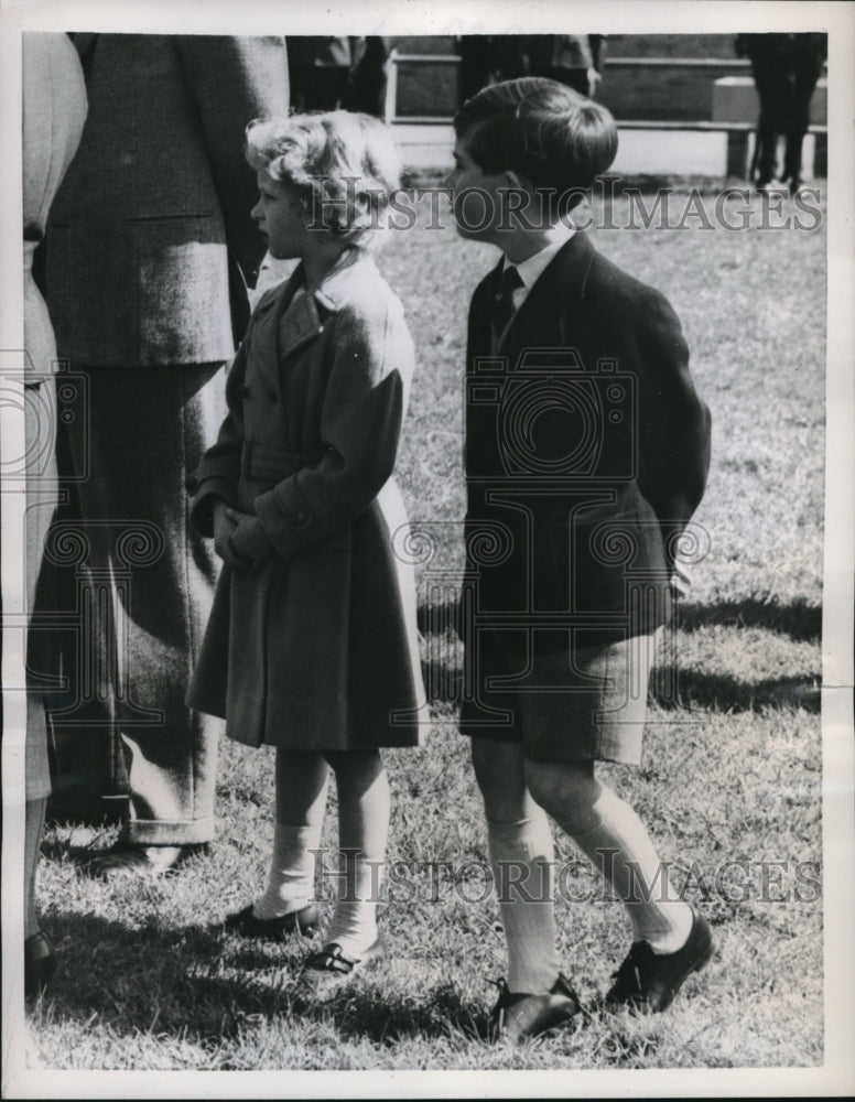1957 Press Photo Princess Anne & Prince Charles inspect visiting Mounties - Historic Images