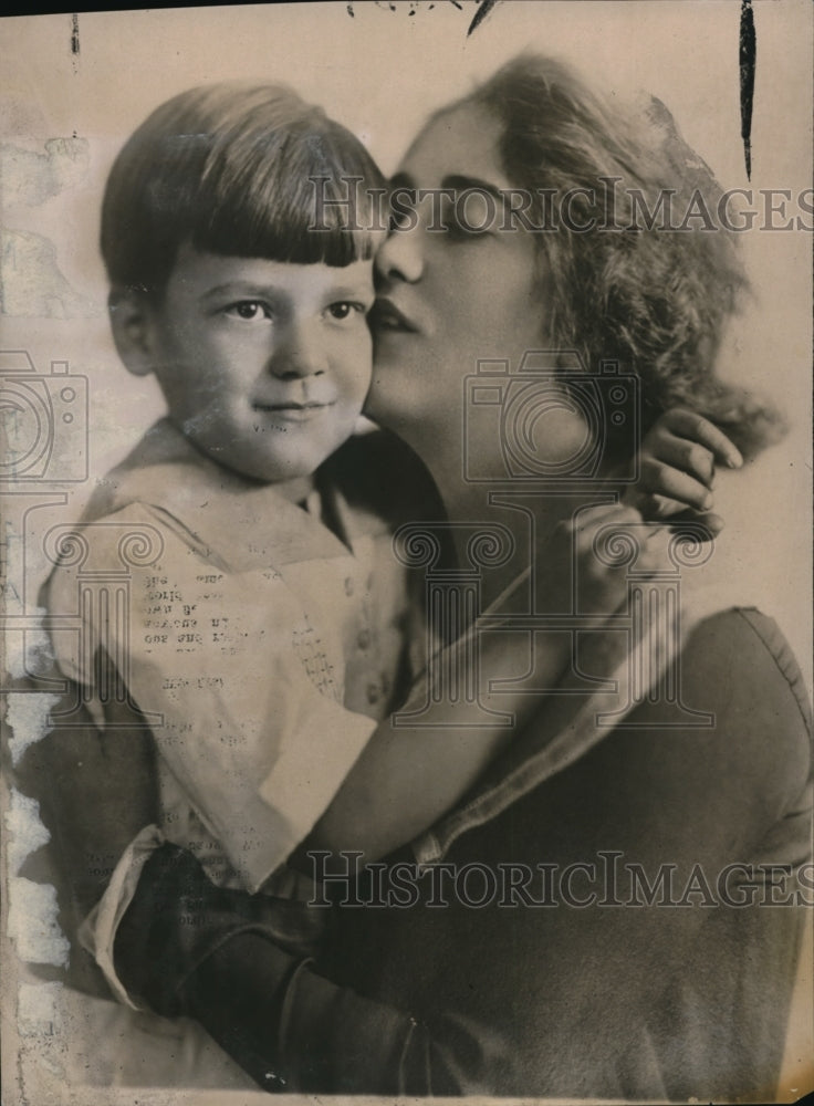 1917 Press Photo Lucie Lacoste,a novelist with her son - Historic Images