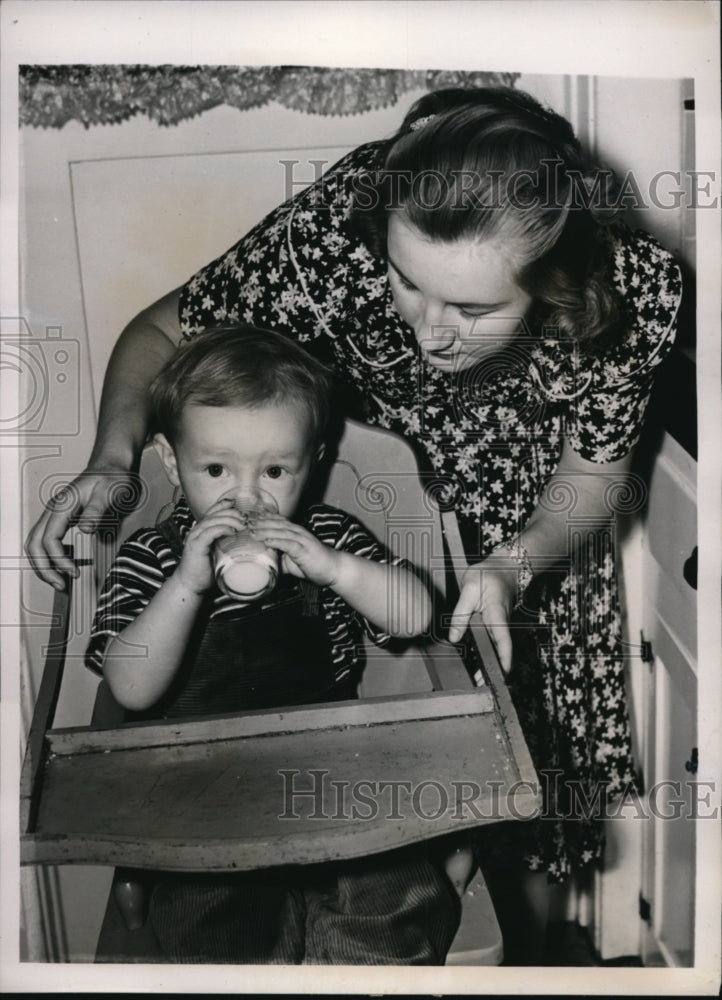 1940 Press Photo Mrs.Mahoney suing the Calif Lutheran Hosp. in Child Mixup case - Historic Images