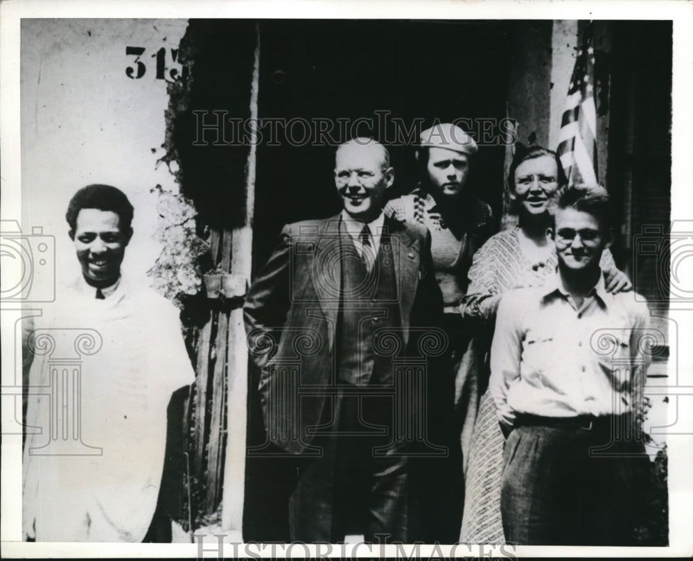 1941 Press Photo Mr Henry Mrs Henry Son bill with his wife and daughter - Historic Images