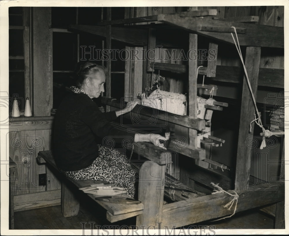 1939 Press Photo Aunt Lizzie Reagan Champion Weaver at Her Loom - Historic Images