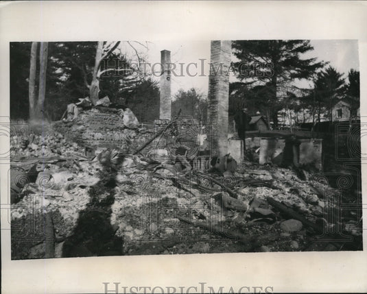 1934 Press Photo Resort Hotel razed by fire at the Vacant Mountain View House - Historic Images