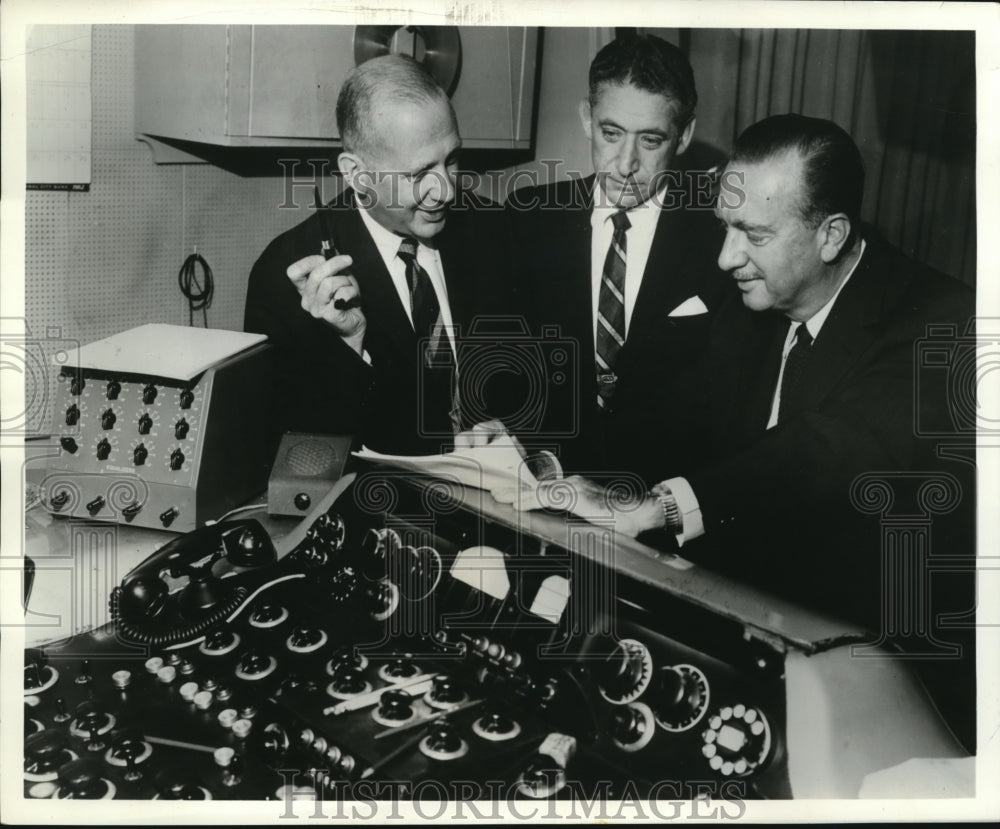 1962 Press Photo CBS TV anchor Walter Cronkite  in You Are There - Historic Images