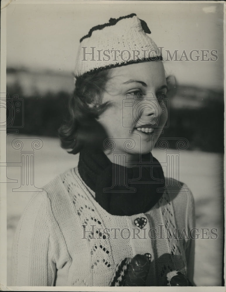 1938 Press Photo Raye Winslow of Colby College Wearing Sportswear - Historic Images