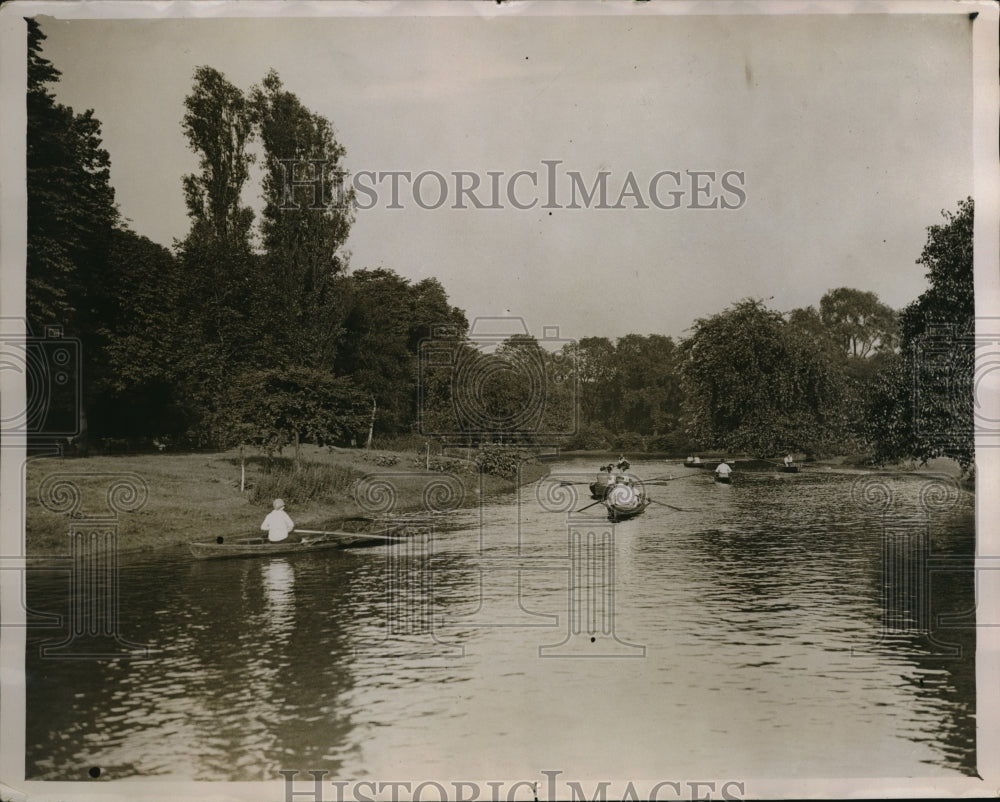 1930 Scene on the lake in Regent's Park - Historic Images