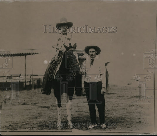 1921 Press Photo Burger Red and son, Tommy - Historic Images