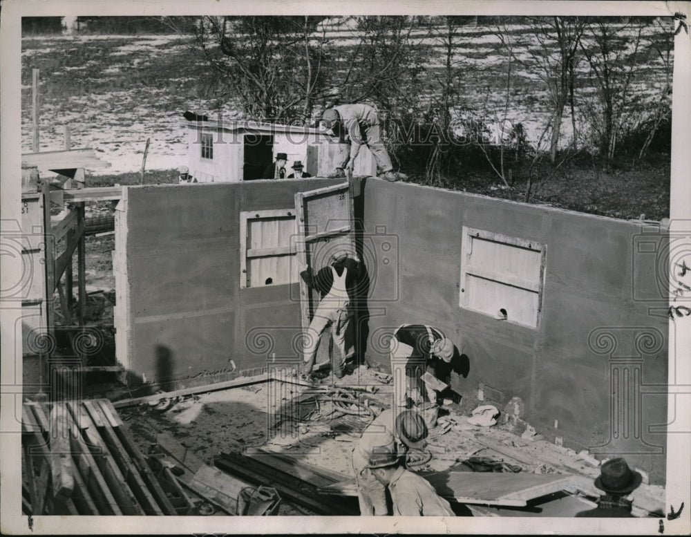 1937 Press Photo Concrete walls  used by Frank Dyer &amp; Karl Billner on house - Historic Images