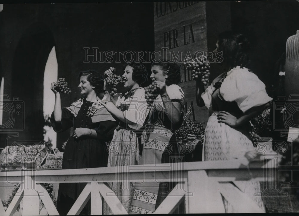 1936 Annual Grape Festival in Rome Italy   peasant girls with grapes-Historic Images