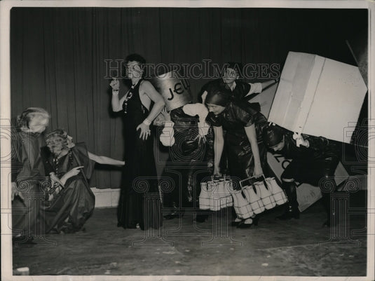1937 Press Photo Women's National Press Club stunt party skit in Washington DC - Historic Images