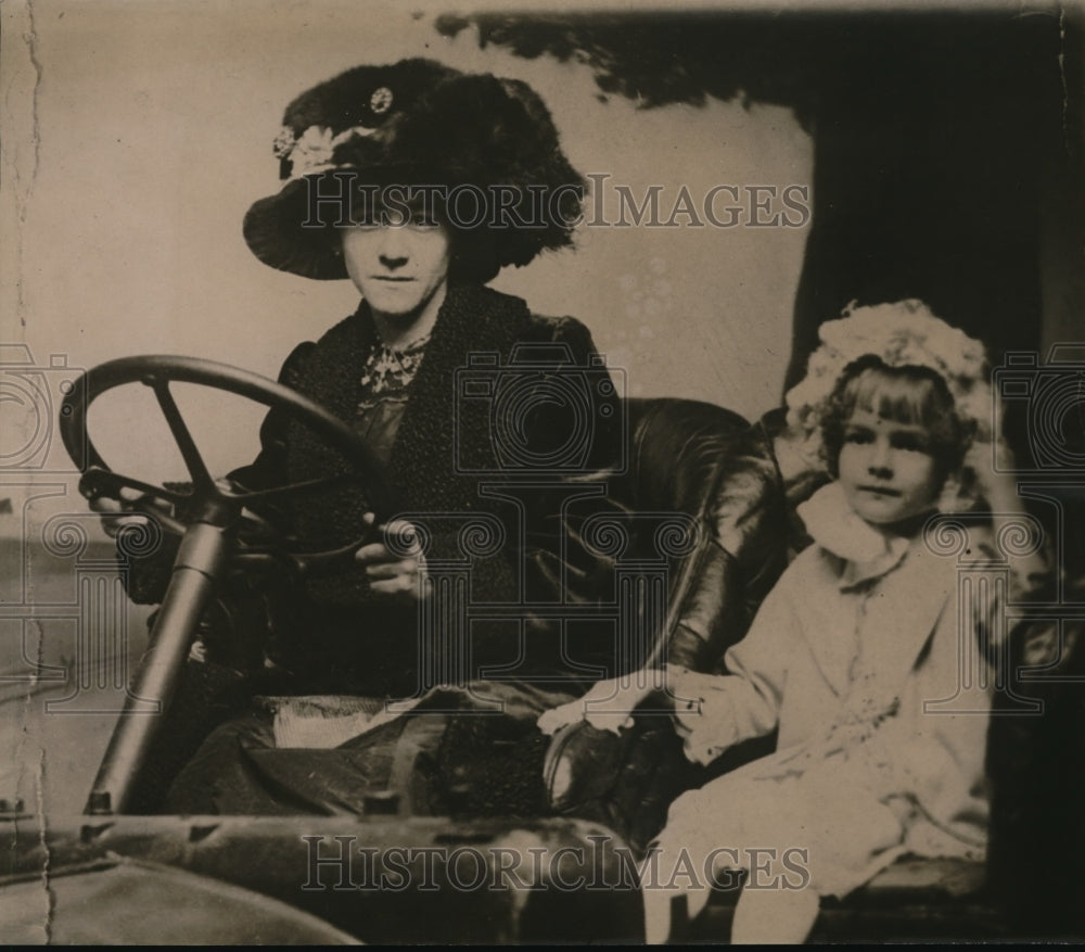 1921 Press Photo Mrs Willis Suvain and Virginia South, daughter from ex-husband-Historic Images
