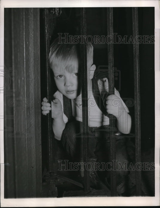 1950 Press Photo 3 yr old Michael Selin, rescued after head caught in bannister-Historic Images