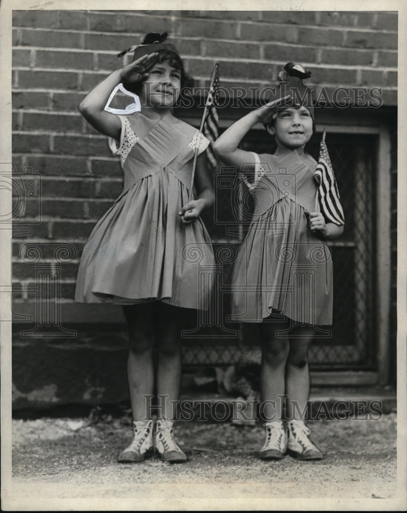 1929 Press Photo Alice Wilk, 7, and  Mary Jane Wilk at Halle Playground - Historic Images