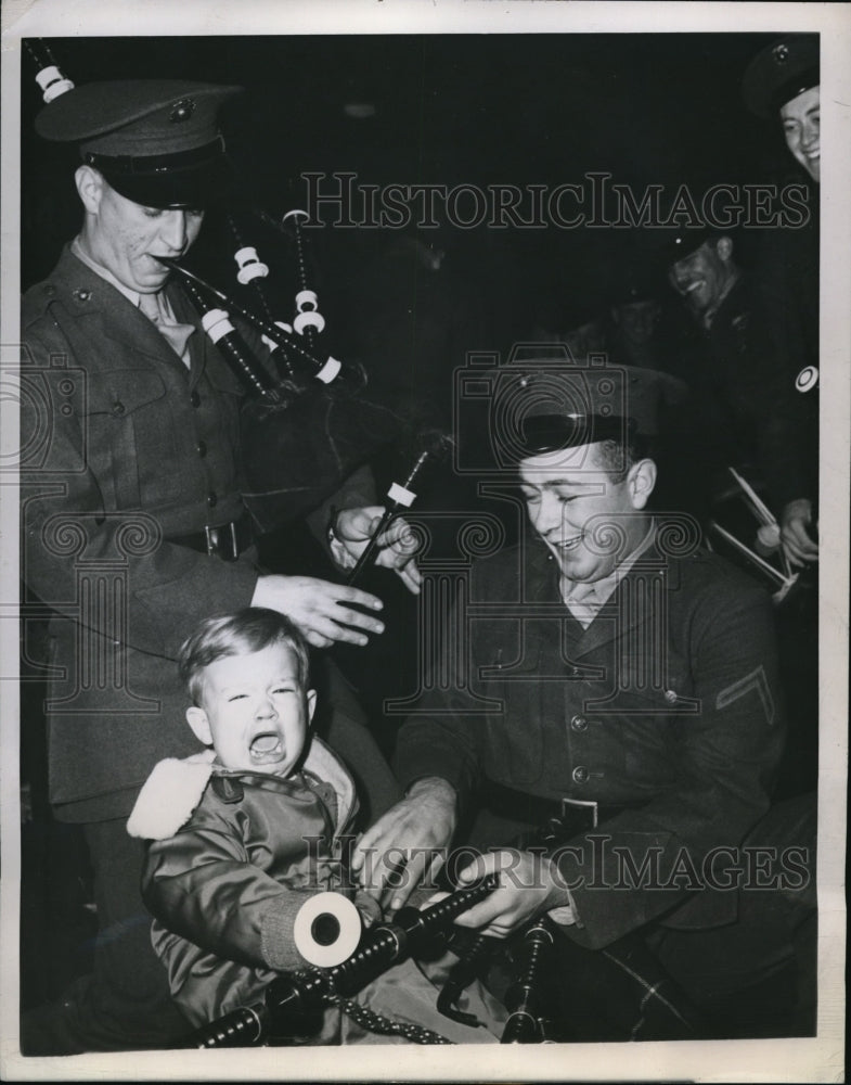 1944 Press Photo Frank Mile&#39;s Jr, 14 month old son of US Army Capt. Mike - Historic Images