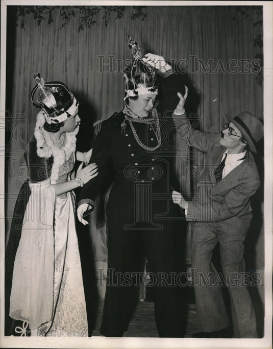 1939 Press Photo Dorothea Lewis as Queen, Gerry Dick as the King Natl Press Club - Historic Images