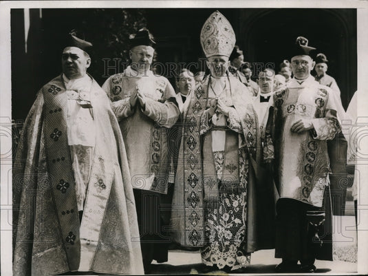 1937 Press Photo Rt.Rev. Edward Moone intalled as Archbishop of Detroit. - Historic Images