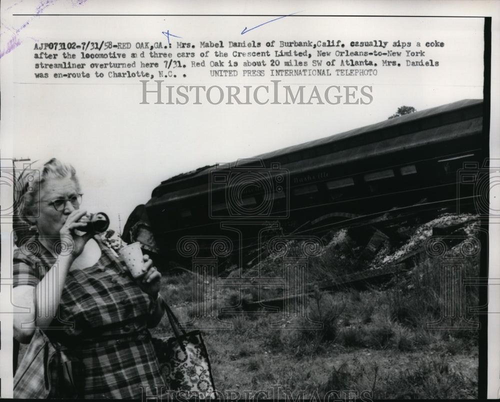 1958 Press Photo Mrs. Mabel Daniels of Burbank, Calif.-Historic Images