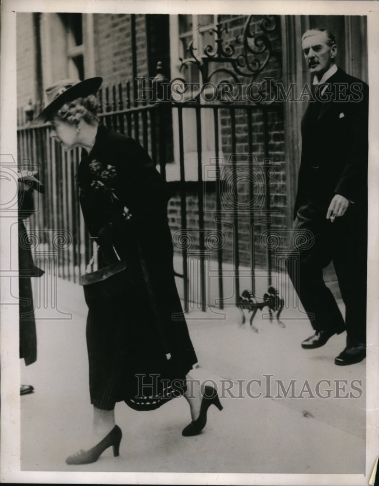 1939 Press Photo London England Mr &amp; Mrs Neville Chamberlain Prime Minister- Historic Images