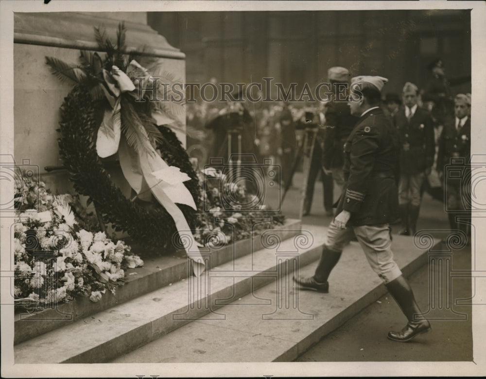 1927 Press Photo The huge wreath with American colors laid on the Cenotaph - Historic Images