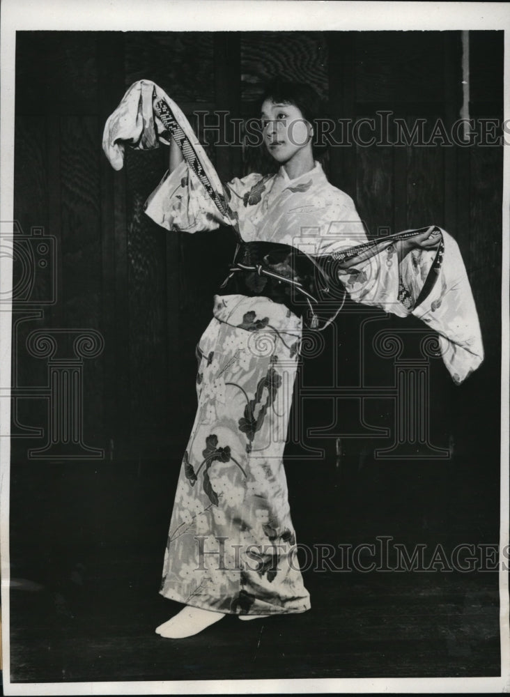 1932 Press Photo Miss Masung Komai performing a classical Japanese dance - Historic Images