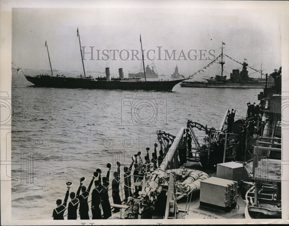 1937 Press Photo HMS London Sailors cheer for Royal Yacht at Coronation Review - Historic Images