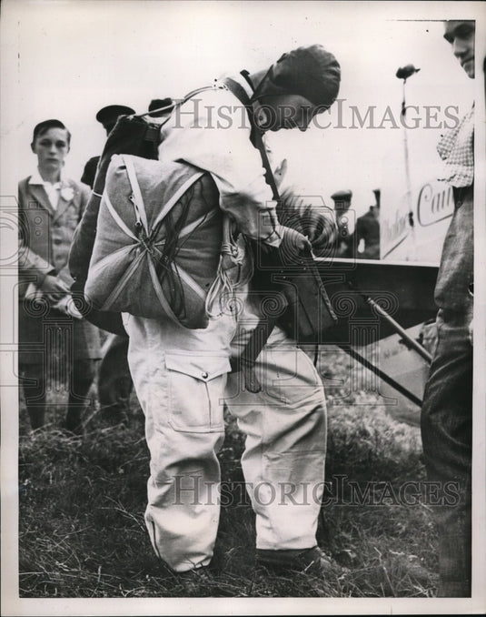 1938 Press Photo Gatwick airport England Rene Vincent French air ace-Historic Images