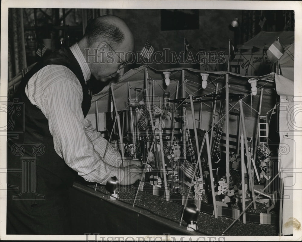 1941 Press Photo John Vanek &amp; his miniature Circus in Rocky River Ohio-Historic Images