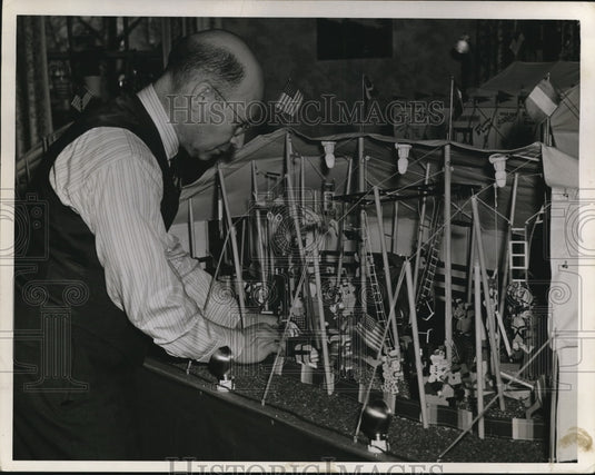 1941 Press Photo John Vanek & his miniature Circus in Rocky River Ohio-Historic Images