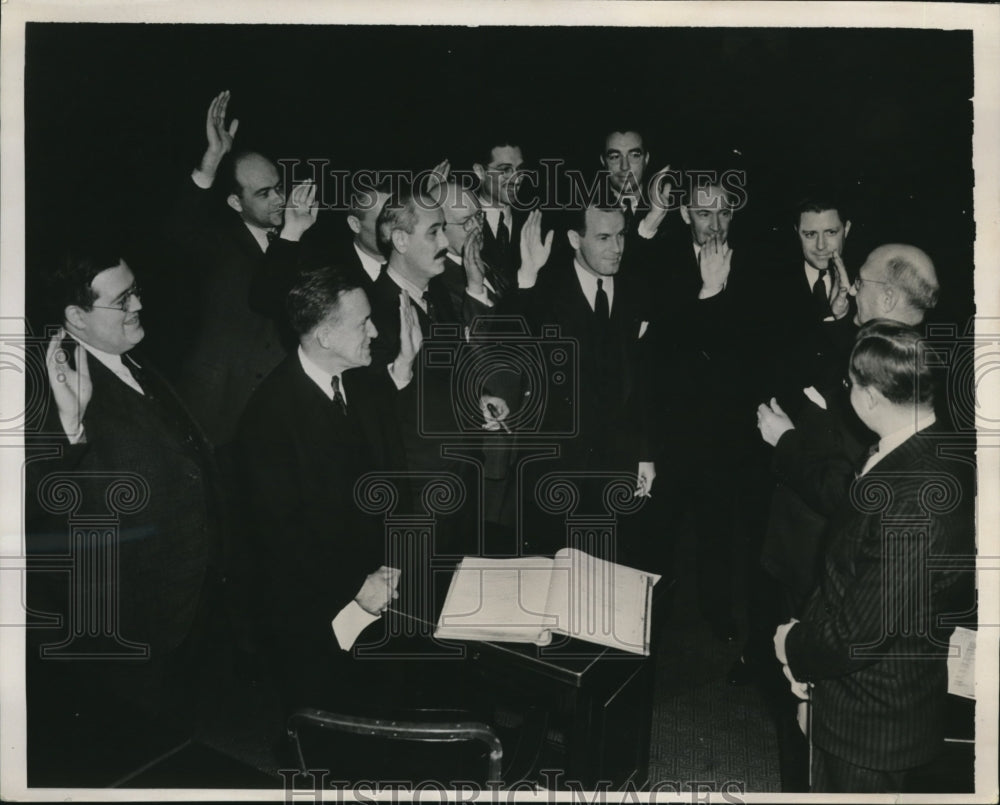 1939 Press Photo Secretary Of State James Kelly In Well Of The Assembly - Historic Images