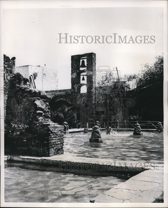 1952 Press Photo Bell Tower & Swimming Pool, Vista Hermosa Resort, Mexico - Historic Images
