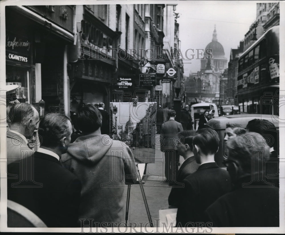 1959 Douglas Ettridge work on London Fleet Street scene-Historic Images