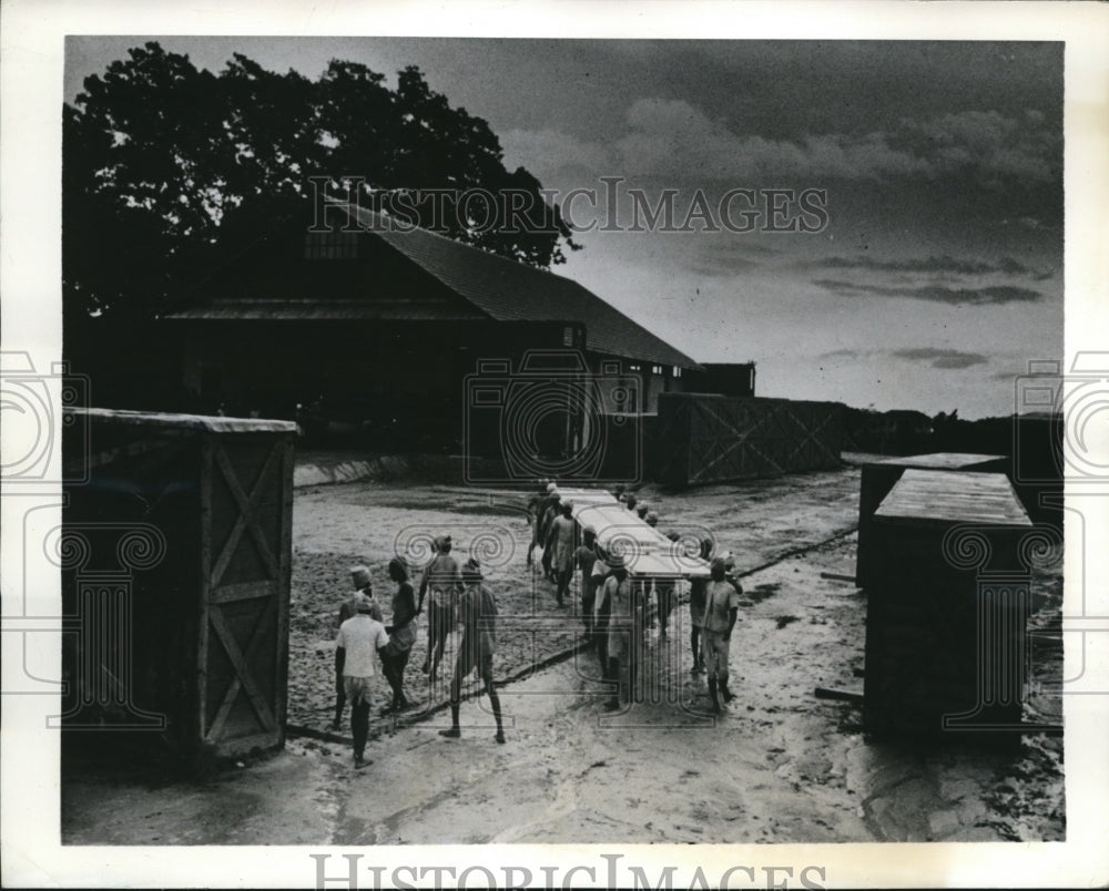 1941 Press Photo Sections of American-built fighter plane are unloaded-Historic Images