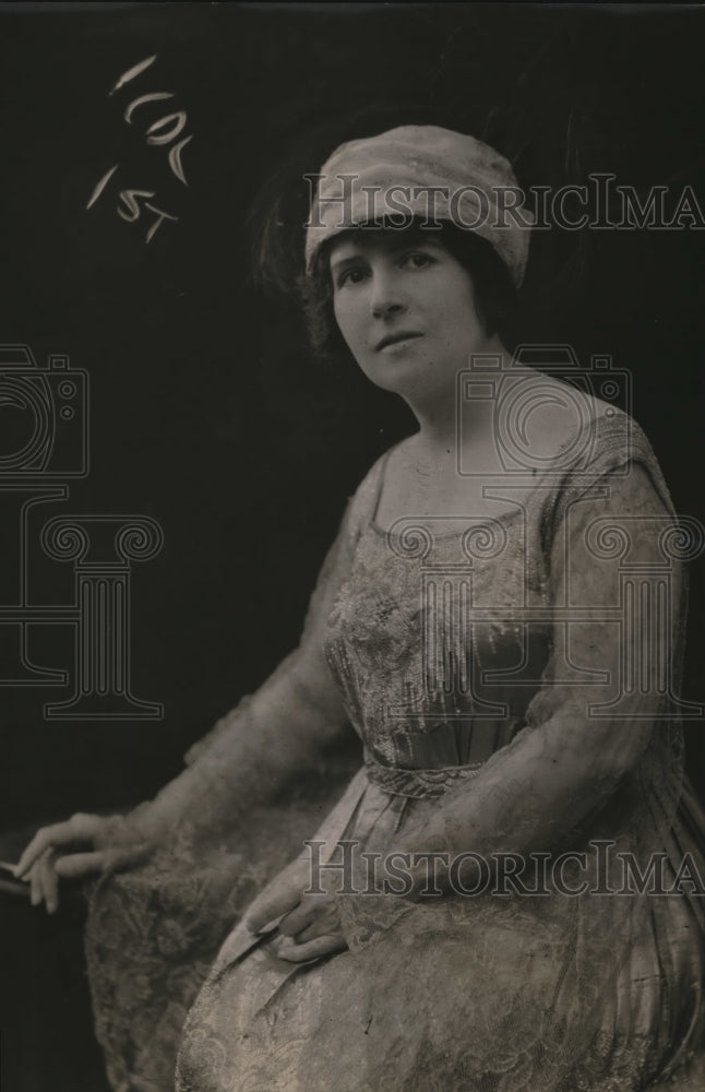 1919 Senora Gabriela Sanches de Valdes - Historic Images