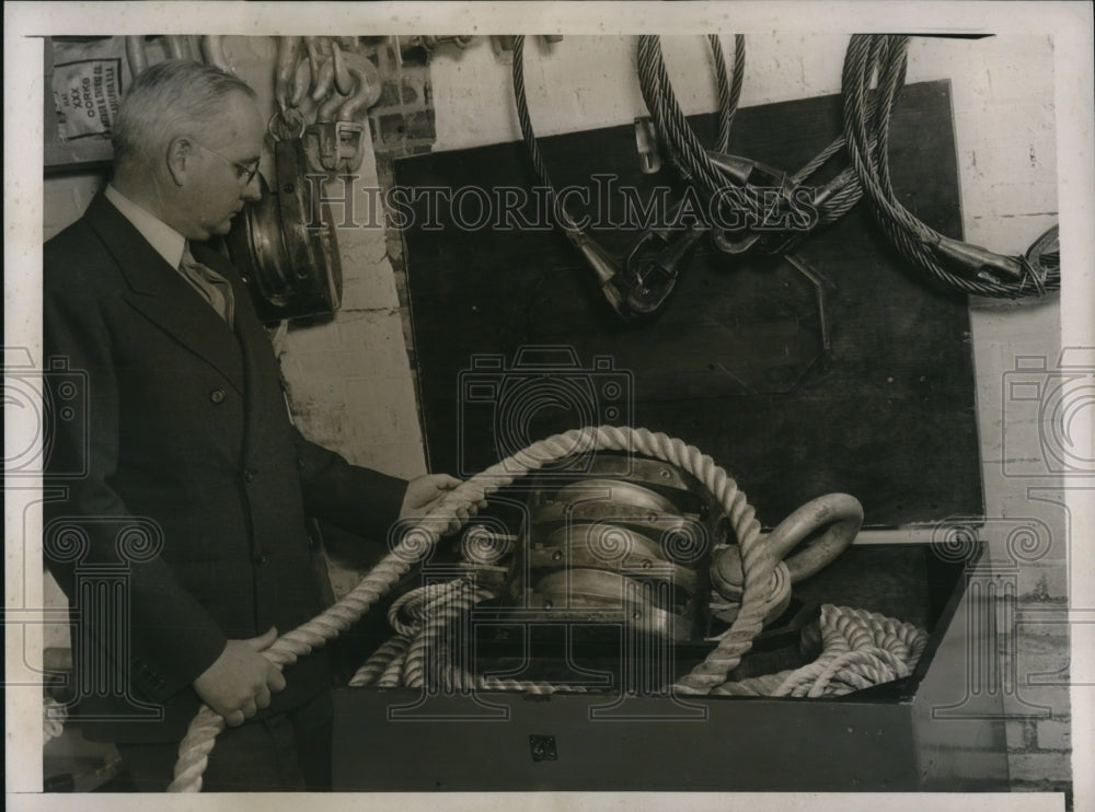 1939 Press Photo Dr Charles S Piggott Seven Mile Steel Rope for Sea Exploration-Historic Images