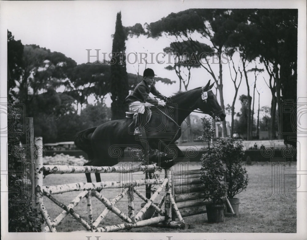 1953 Press Photo Rome Italy H Esterman in Jr Cup in Intnatl Horse Show - Historic Images