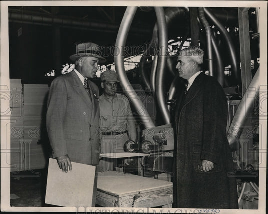 1939 Press Photo Governor James Price, Virginia (R) & Lewis Brown Pres. Co.- Historic Images