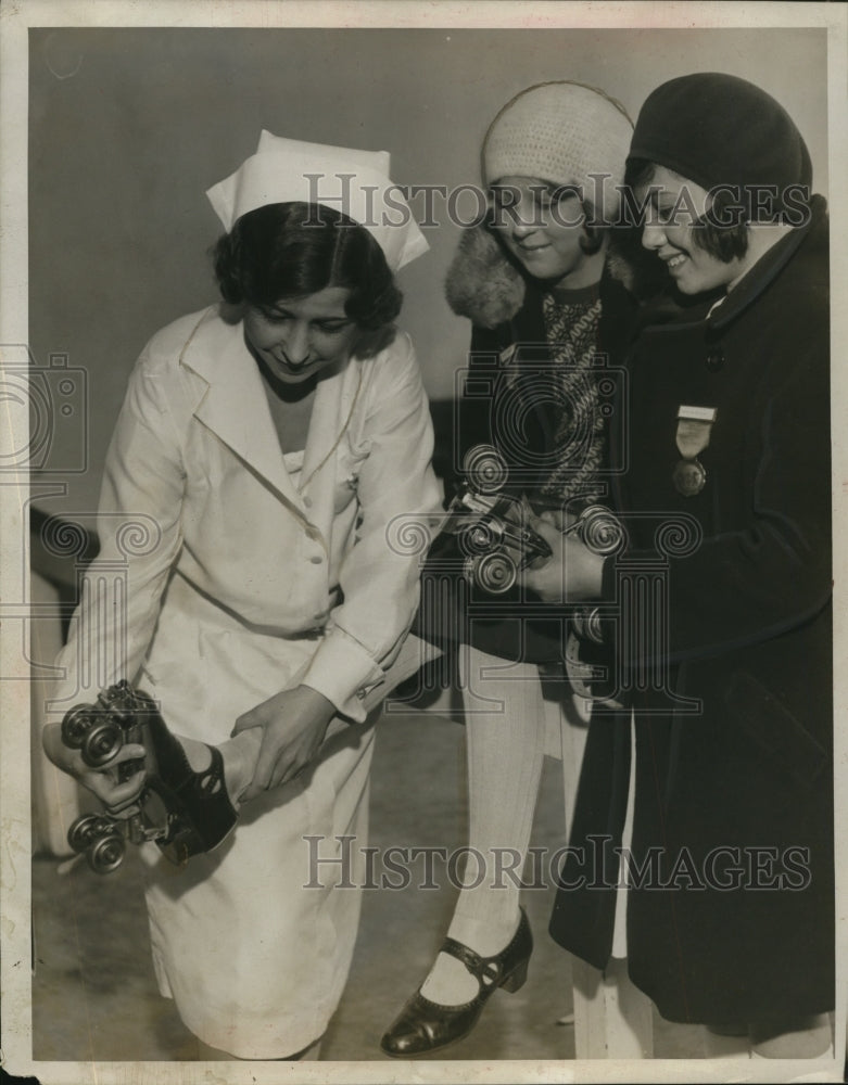 1931 Press Photo Mrs Beatrice Tyler &amp; a nurse in roller skatesm B Sandler- Historic Images