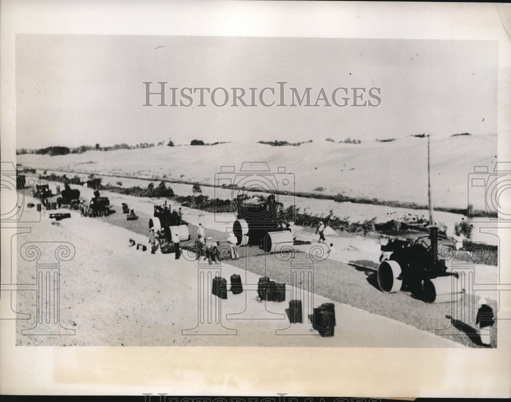 1937 Press Photo Highway being built in Egyptian desert Cairo to Ismailia - Historic Images