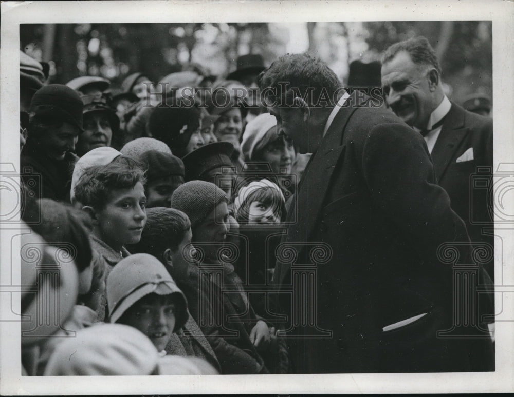 1932 Press Photo Edouard Horriot, Premier of France is popular with children-Historic Images